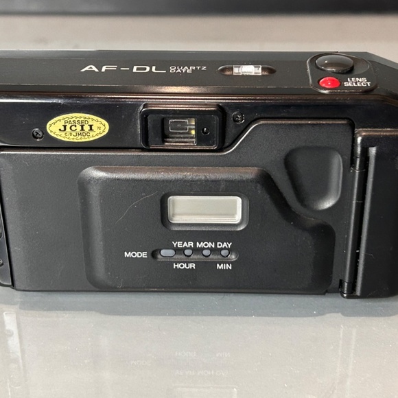 Minolta AF-DF 35mm vintage film camera with case - Picture 4 of 6